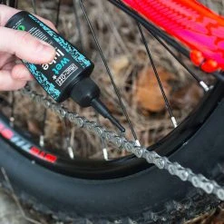 Muc Off Muc-Off Wet Chain Lube - 120ml 10 Muc Off Muc-Off Wet Chain Lube - 120ml