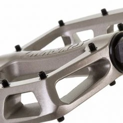 DMR V8 - Flat Platform Pedals