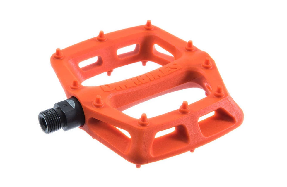 DMR V6 - Plastic Flat / Flattie MTB Bike Pedals Freeride Drivetrain 4 DMR V6 - Plastic Flat / Flattie MTB Bike Pedals Freeride Drivetrain