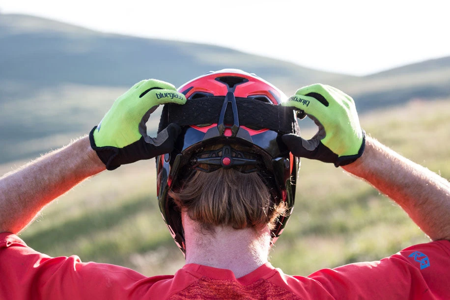 Premium Gifts MET Parachute HES - Full Face MTB Helmet 6 Premium Gifts MET Parachute HES - Full Face MTB Helmet