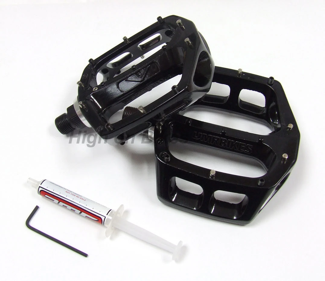 DMR V8 Classic Alloy Flat Pedals Drivetrain 3 DMR V8 Classic Alloy Flat Pedals Drivetrain